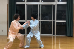 堀先生と大城先生の推手表演 2